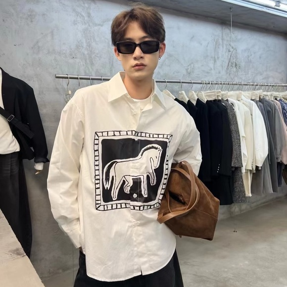 🚩steal Authentic Jacquemus White Shirt with Black Horse Design - Picture 5 of 6